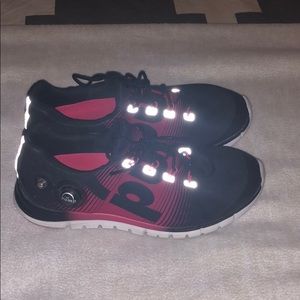 Reebok Pumps (black & pink)